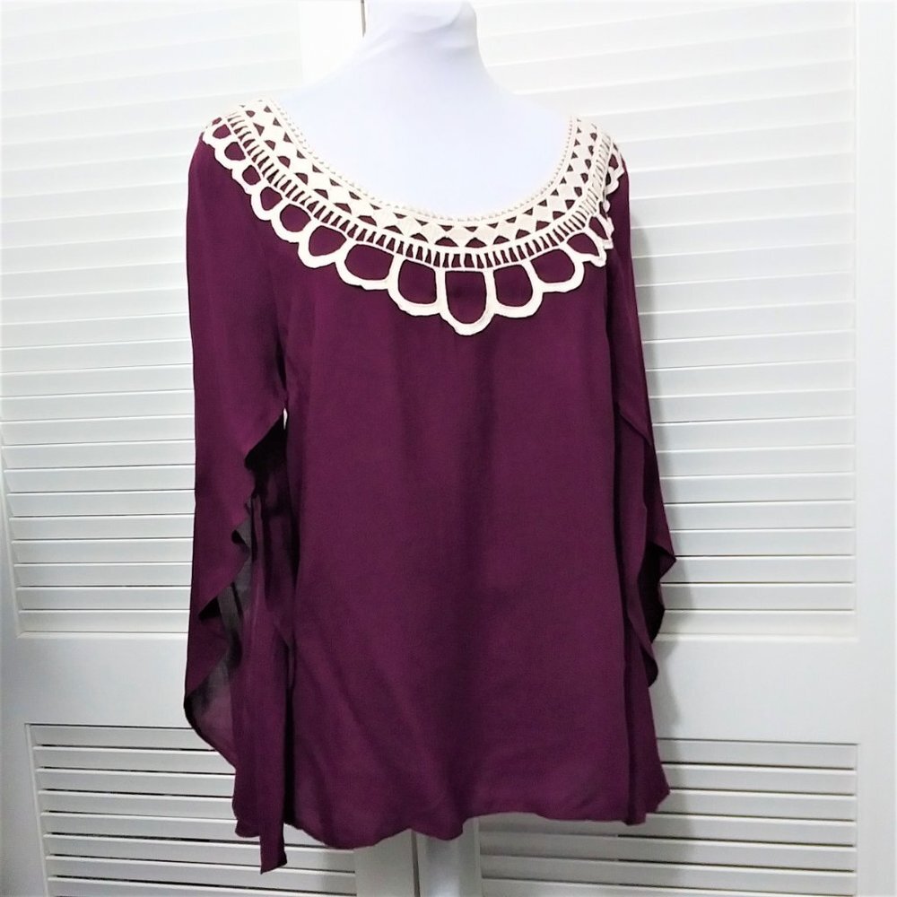 Entro Boho Flutter‎ Sleeve Crochet Lace Neckline
